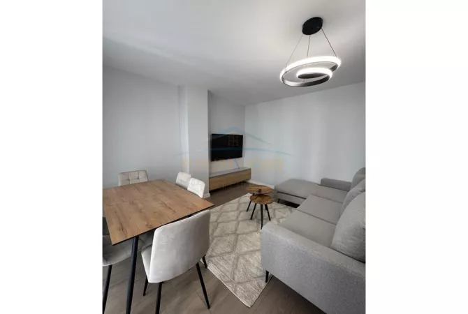 Shtepi ne shitje Apartament ne Tirane, 2+1, Mobilimi E mobiluar, Pagesa 135,000  Euro.