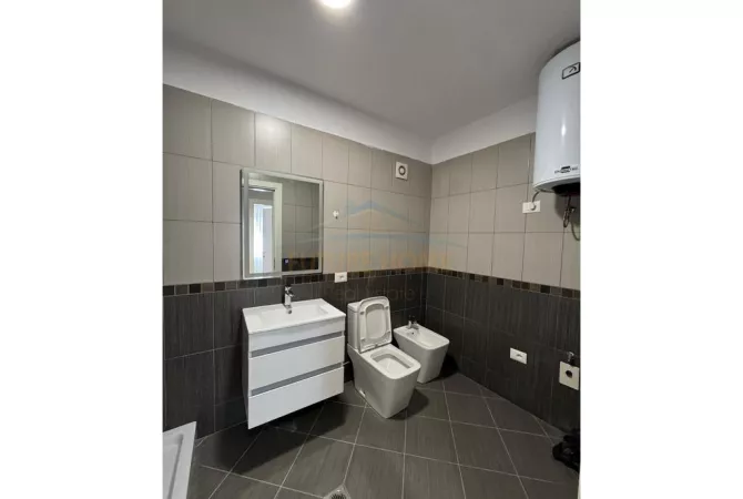 Shtepi ne shitje Apartament ne Tirane, 2+1, Mobilimi E mobiluar, Pagesa 135,000  Euro.