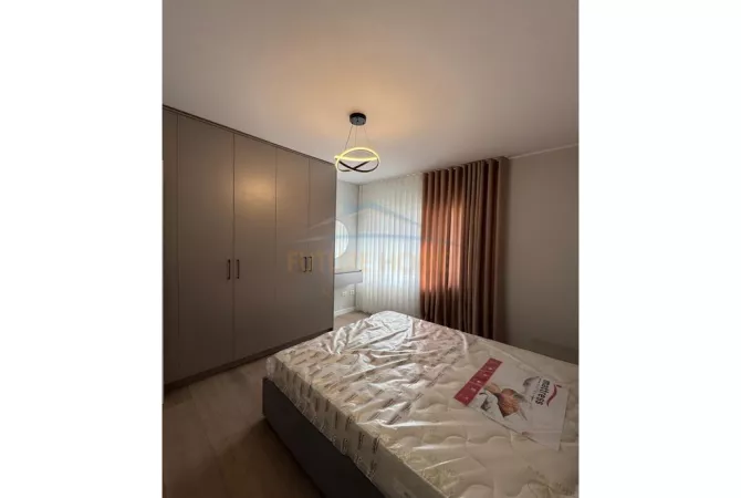 Shtepi ne shitje Apartament ne Tirane, 2+1, Mobilimi E mobiluar, Pagesa 135,000  Euro.