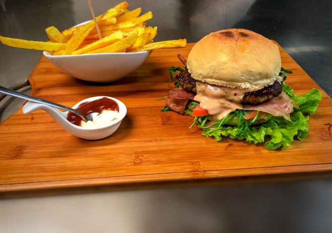 Njoftime Pune ne Tirane, Profesioni KAMARIER , , Pagesa Me Marreveshje.