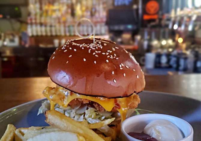 Njoftime Pune ne Tirane, Profesioni Ndihmes Banakier,Ndihmes Kuzhinier,Kamarier,Sanitare , , Pagesa Me Marreveshje.