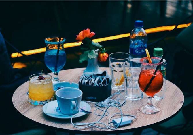 Njoftime Pune ne Tirane, Profesioni Barist,Kamarier/e, Sanitare , , Pagesa 33,000  Leke.