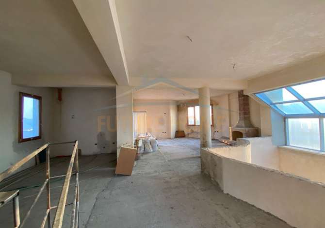 Shtepi ne shitje Duplex(shtepi me 2 kate) ne Elbasan, 7+1, Mobilimi Bosh, pa mobiluar, Pagesa 330,000  Euro.