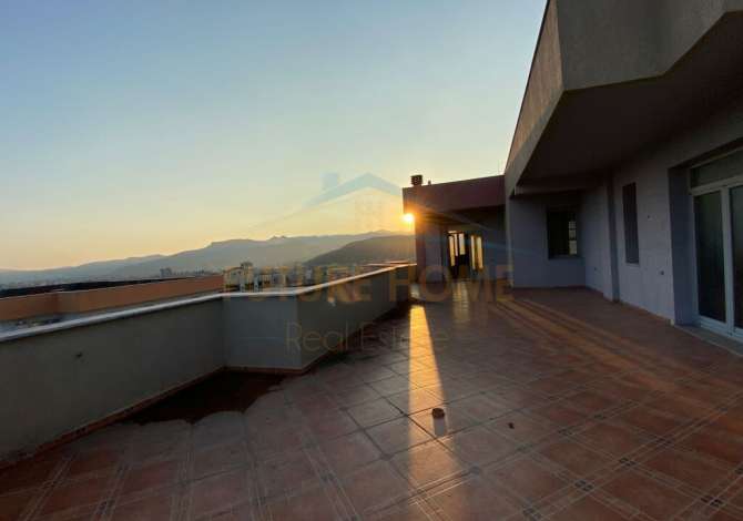 Shtepi ne shitje Duplex(shtepi me 2 kate) ne Elbasan, 7+1, Mobilimi Bosh, pa mobiluar, Pagesa 330,000  Euro.