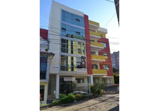 Shtepi ne shitje Duplex(shtepi me 2 kate) ne Elbasan, 7+1, Mobilimi Bosh, pa mobiluar, Pagesa 330,000  Euro.