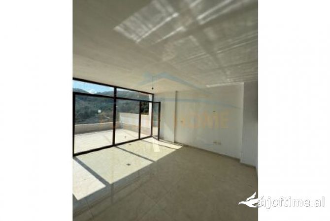 Shtepi ne shitje 4+1 ne Tirane - 450,000 Euro