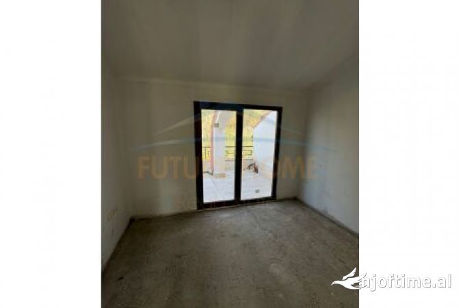 Shtepi ne shitje Apartament ne Tirane, 4+1, Mobilimi Bosh, pa mobiluar, Pagesa 450,000  Euro.