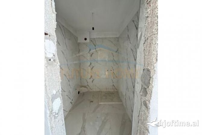 Shtepi ne shitje Apartament ne Tirane, 4+1, Mobilimi Bosh, pa mobiluar, Pagesa 450,000  Euro.