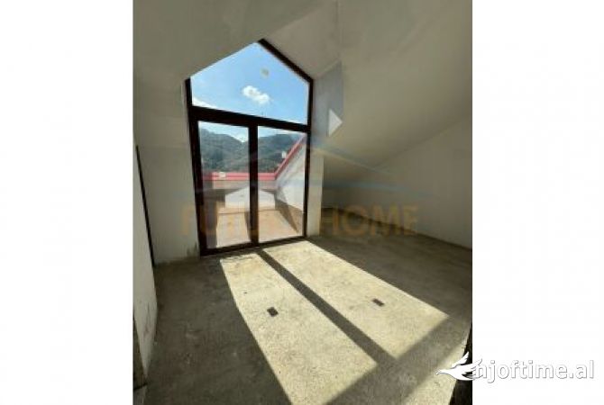 Shtepi ne shitje Apartament ne Tirane, 4+1, Mobilimi Bosh, pa mobiluar, Pagesa 450,000  Euro.