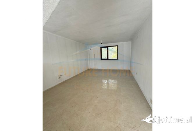 Shtepi ne shitje Apartament ne Tirane, 3+1, Mobilimi Bosh, pa mobiluar, Pagesa 330,000  Euro.