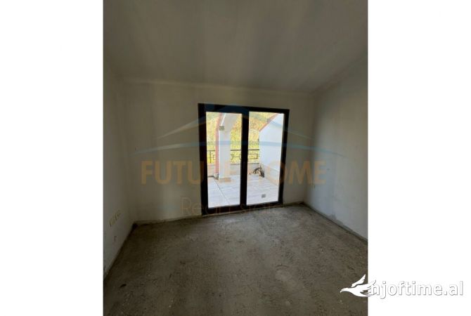 Shtepi ne shitje Apartament ne Tirane, 3+1, Mobilimi Bosh, pa mobiluar, Pagesa 330,000  Euro.