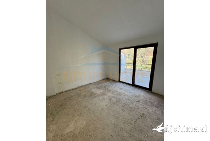 Shtepi ne shitje Apartament ne Tirane, 3+1, Mobilimi Bosh, pa mobiluar, Pagesa 330,000  Euro.