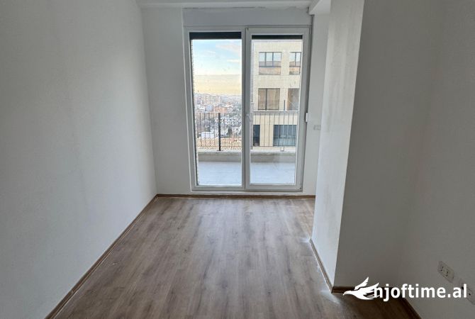 Shtepi me qera Apartament ne Tirane, 3+1, Mobilimi Bosh, pa mobiluar, Pagesa 800  Euro.