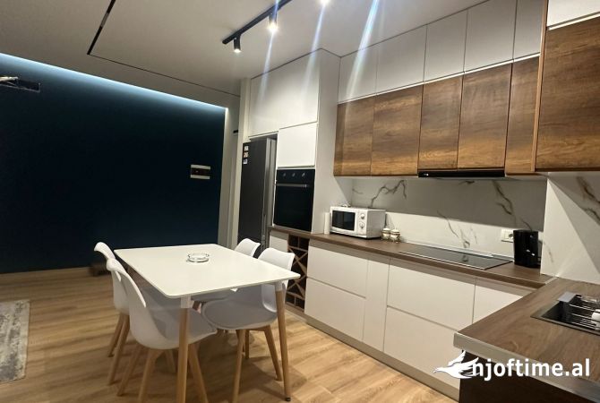 Shtepi me qera Apartament ne Tirane, 2+1, Mobilimi Pjeserisht e mobiluar, Pagesa 600  Euro.