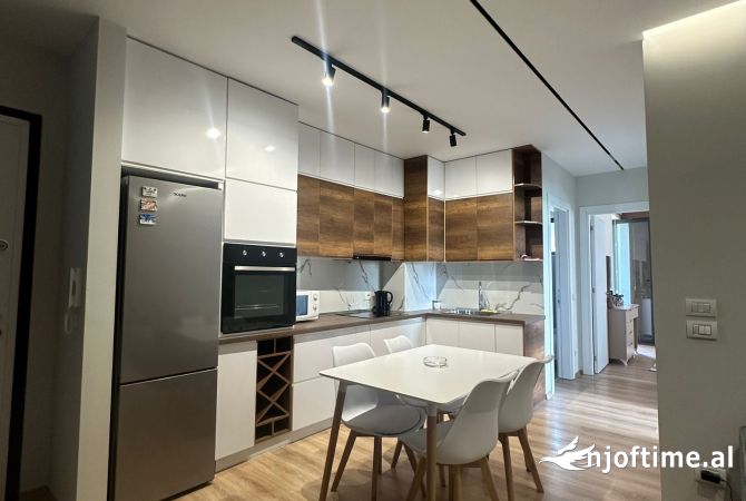 Shtepi me qera Apartament ne Tirane, 2+1, Mobilimi Pjeserisht e mobiluar, Pagesa 600  Euro.