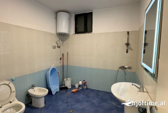 Shtepi ne shitje Apartament ne Tirane, 1+1, Mobilimi Bosh, pa mobiluar, Pagesa 106,000  Euro.