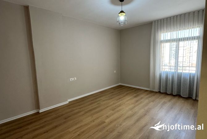 Shtepi ne shitje Apartament ne Tirane, 1+1, Mobilimi Bosh, pa mobiluar, Pagesa 106,000  Euro.