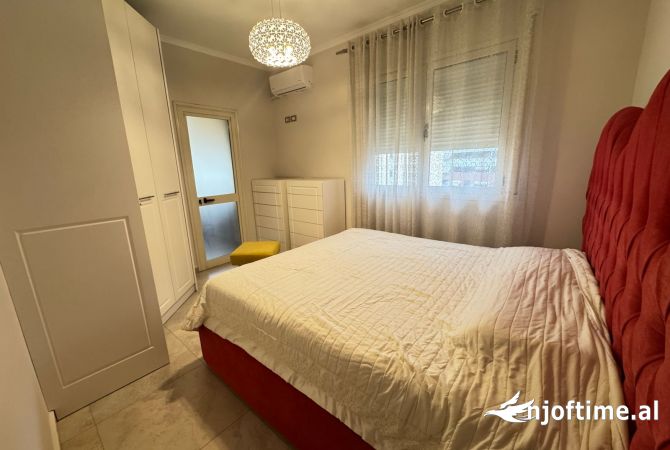 Shtepi me qera Apartament ne Tirane, 2+1, Mobilimi E mobiluar, Pagesa 650  Euro.