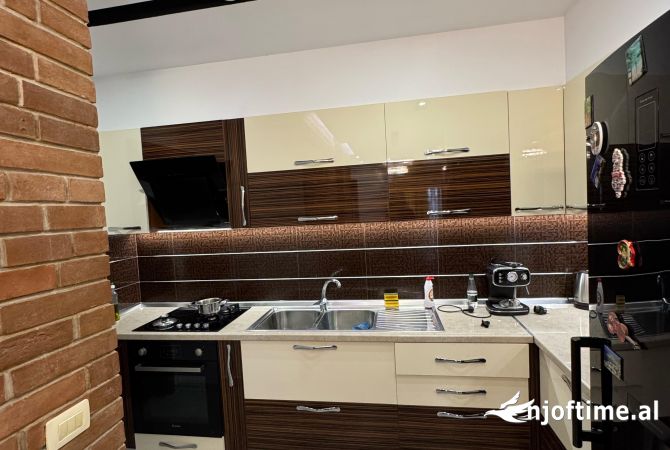 Shtepi me qera Apartament ne Tirane, 1+1, Mobilimi E mobiluar, Pagesa 500  Euro.