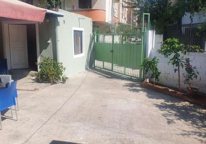 Shtepi me qera Shtepi Private ne Tirane, 3+1, Mobilimi E mobiluar, Pagesa 400  Euro.