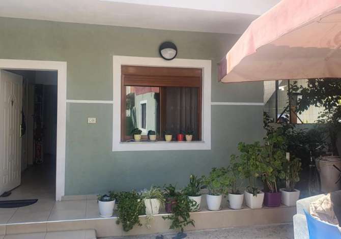 Shtepi me qera Shtepi Private ne Tirane, 3+1, Mobilimi E mobiluar, Pagesa 400  Euro.