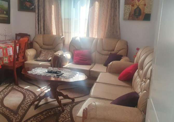 Shtepi me qera Shtepi Private ne Tirane, 3+1, Mobilimi E mobiluar, Pagesa 400  Euro.