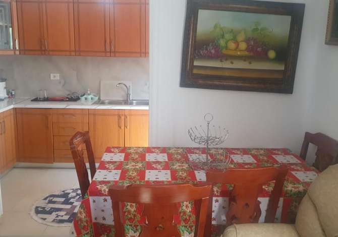 Shtepi me qera Shtepi Private ne Tirane, 3+1, Mobilimi E mobiluar, Pagesa 400  Euro.