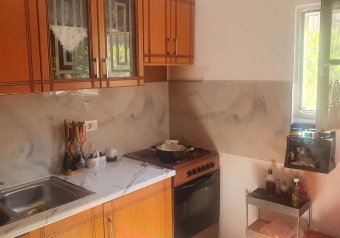 Shtepi me qera Shtepi Private ne Tirane, 3+1, Mobilimi E mobiluar, Pagesa 400  Euro.