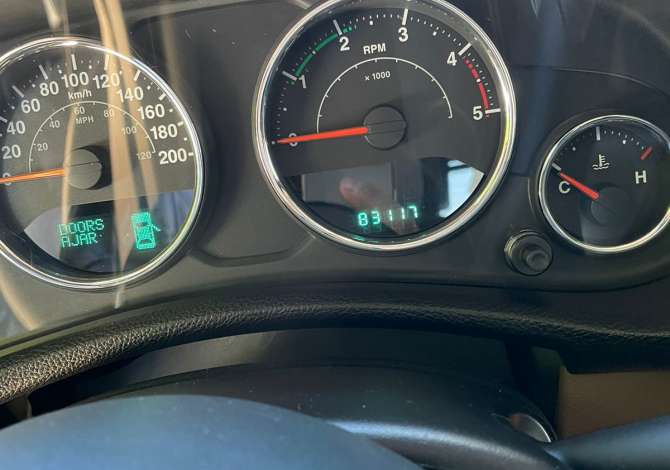 Makina ne shitje ne Tirane, Jeep, 2014 Diesel,Kambio Automatik Pagesa 25,000  Euro.