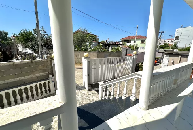 Ambiente Commerciale in Affitto 1+1 a Tirana - 700 Euro