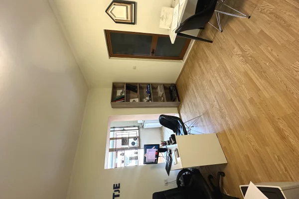 Business Property for Rent 3+1 in Tirana - 25,000 Leke