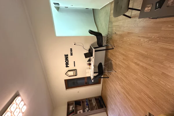 Business Property for Rent 3+1 in Tirana - 25,000 Leke