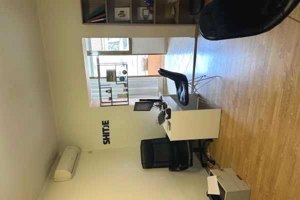 Business Property for Rent 3+1 in Tirana - 25,000 Leke