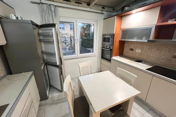 Shtepi me qera 2+1 ne Tirane - 600 Euro