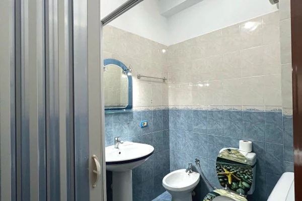 Shtepi me qera 3+1 ne Tirane - 800 Euro