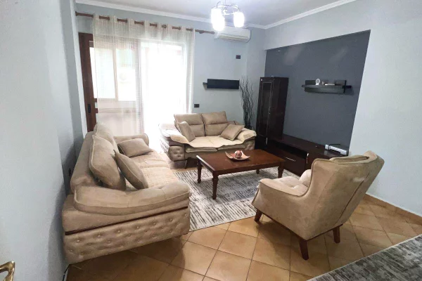 Shtepi me qera 3+1 ne Tirane - 800 Euro