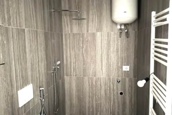 Business Property for Rent 3+1 in Tirana - 70,000 Leke