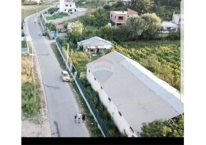 Ambient biznesi me qera 4+1 ne Tirane - 50,000 Leke