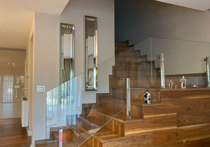 Shtepi ne shitje Vila Luksoze ne Tirane, 4+1, Mobilimi E mobiluar, Pagesa 770,000  Euro.