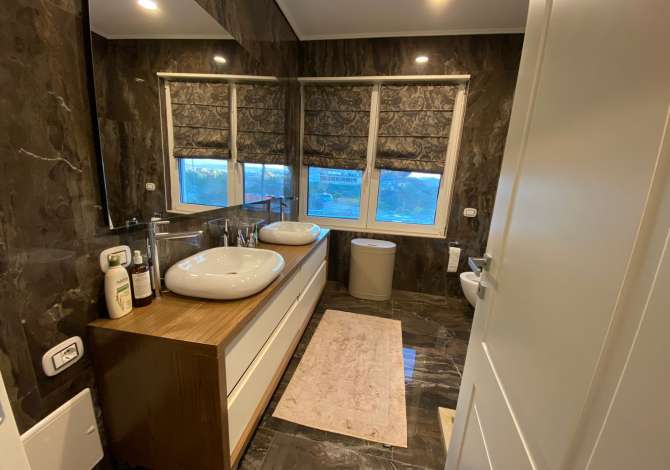 Shtepi ne shitje Vila Luksoze ne Tirane, 4+1, Mobilimi E mobiluar, Pagesa 770,000  Euro.