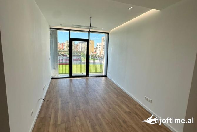 Ambient biznesi me qera 3+1 ne Tirane - 1,000 Euro