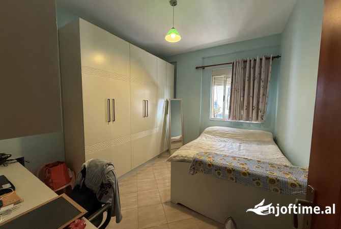 Shtepi ne shitje Apartament ne Tirane, 2+1, Mobilimi E mobiluar, Pagesa 120,000  Euro.