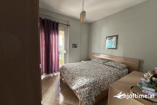 Shtepi ne shitje Apartament ne Tirane, 2+1, Mobilimi E mobiluar, Pagesa 120,000  Euro.