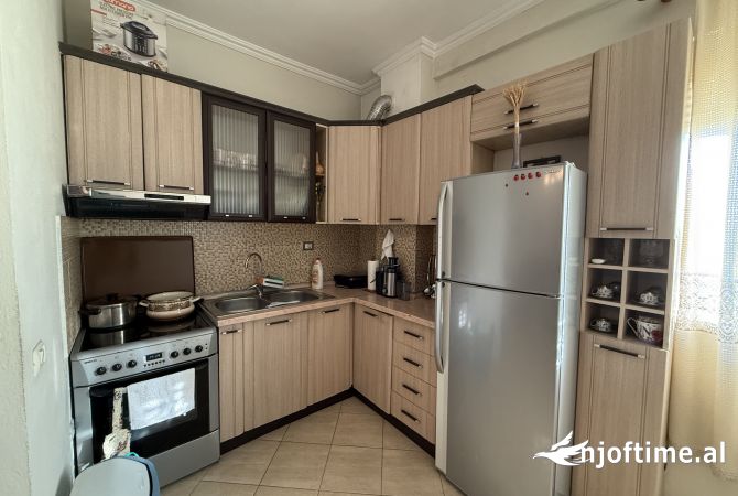 Shtepi ne shitje Apartament ne Tirane, 2+1, Mobilimi E mobiluar, Pagesa 120,000  Euro.