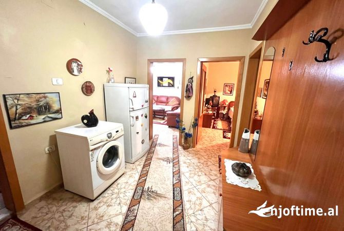 Shtepi ne shitje Apartament ne Tirane, 2+1, Mobilimi E mobiluar, Pagesa 133,000  Euro.