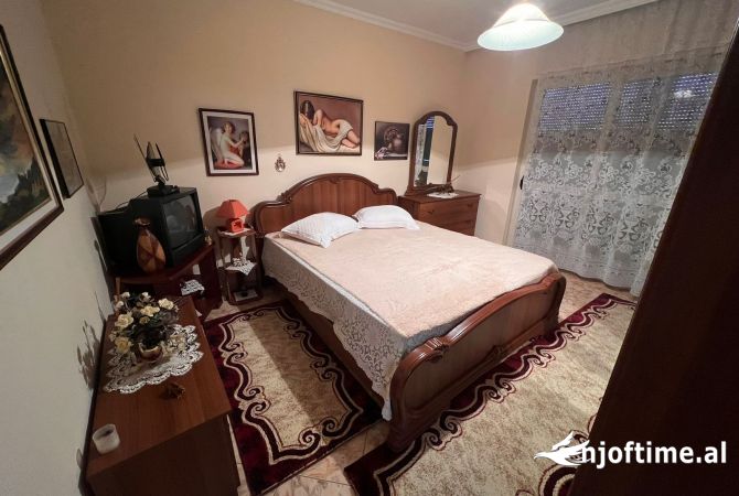 Shtepi ne shitje Apartament ne Tirane, 2+1, Mobilimi E mobiluar, Pagesa 133,000  Euro.