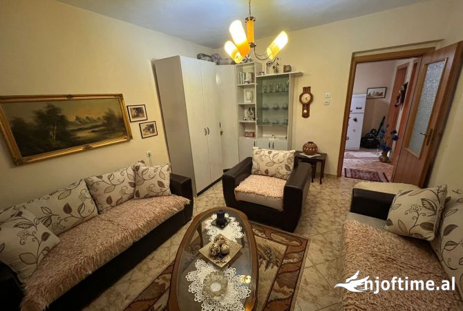 Shitet apartament 2+1