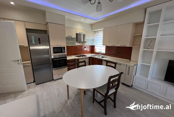 Shtepi ne shitje Apartament ne Tirane, 2+1, Mobilimi E mobiluar, Pagesa 185,000  Euro.