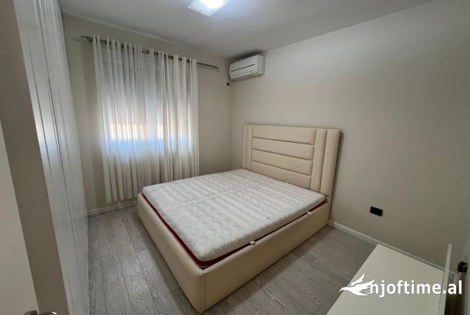 Shtepi ne shitje Apartament ne Tirane, 2+1, Mobilimi E mobiluar, Pagesa 185,000  Euro.