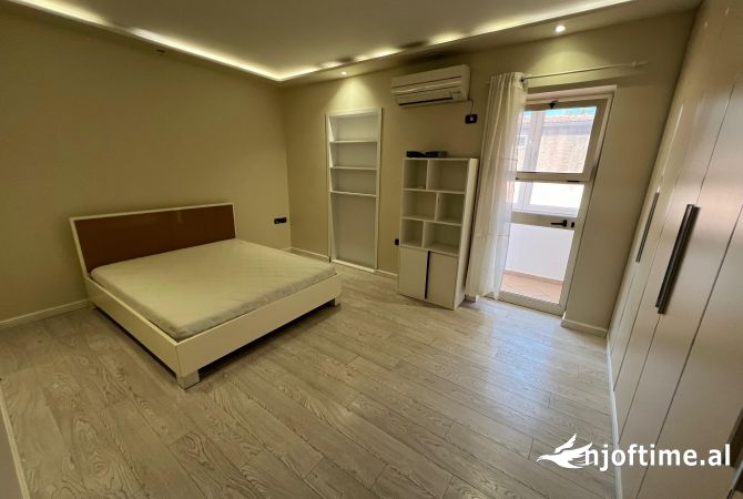 Shtepi ne shitje Apartament ne Tirane, 2+1, Mobilimi E mobiluar, Pagesa 185,000  Euro.